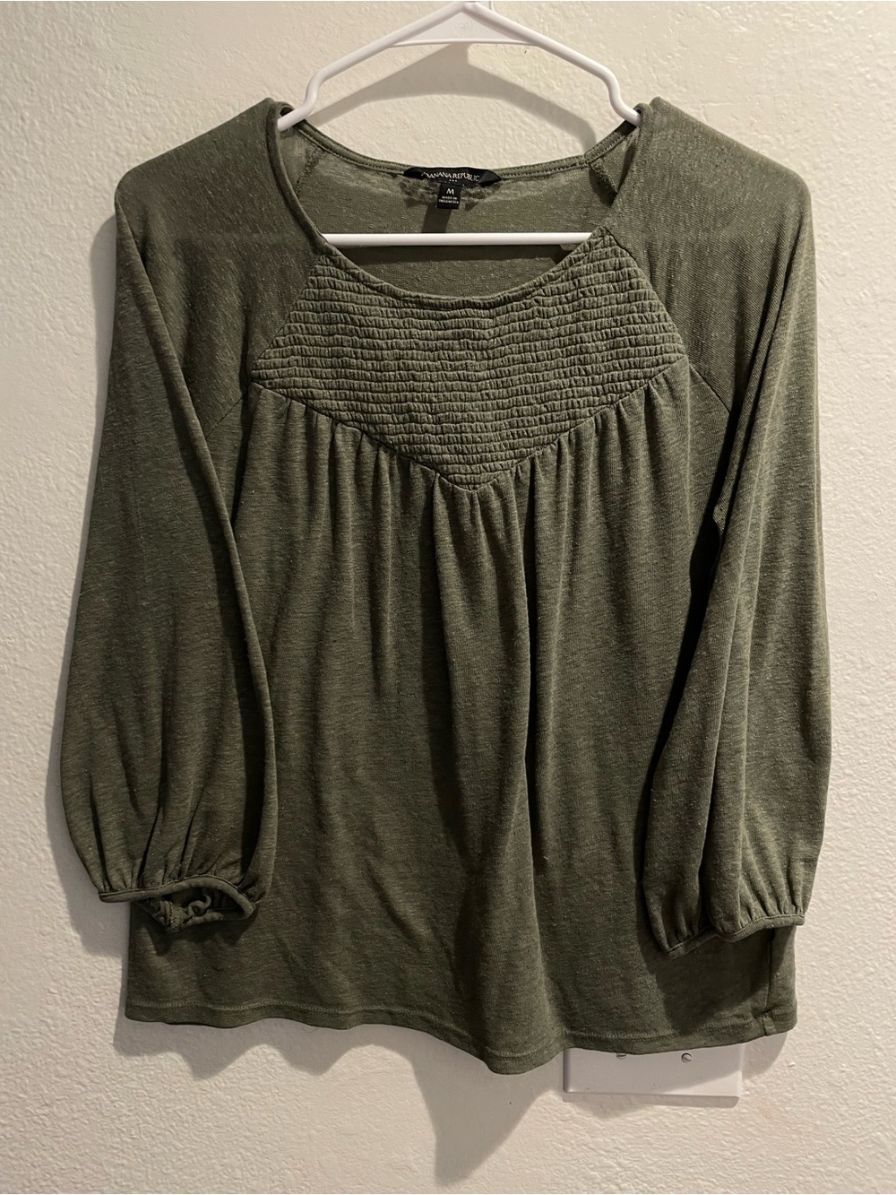 🌿 Banana Republic Olive Green Boho Smocked Top M ✨
